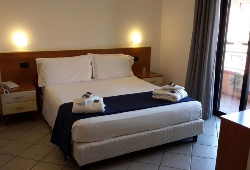 Отель Fly  Cagliari