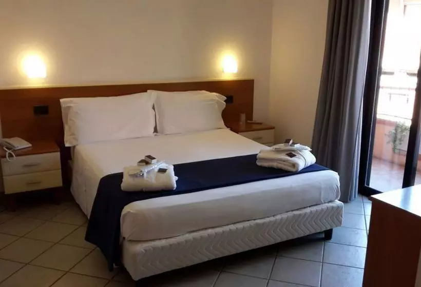 Отель Fly  Cagliari