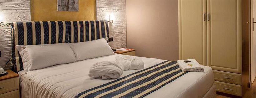 Отель Fly  Cagliari