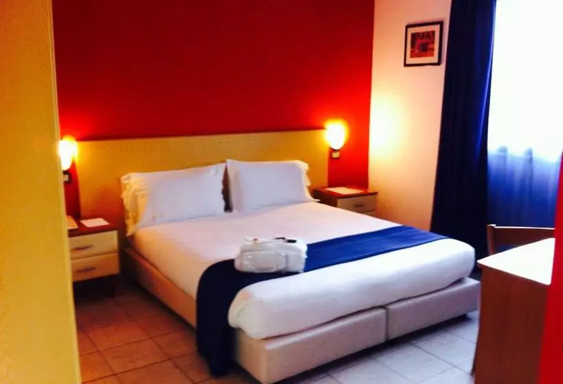 Отель Fly  Cagliari