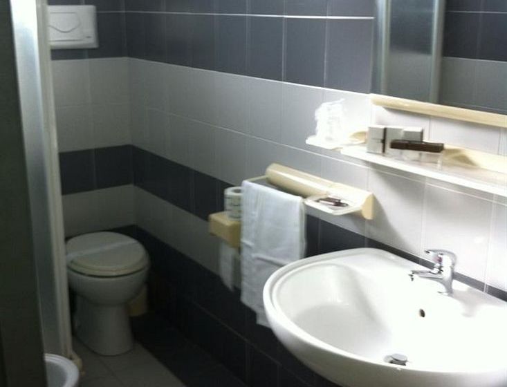 Отель Fly  Cagliari