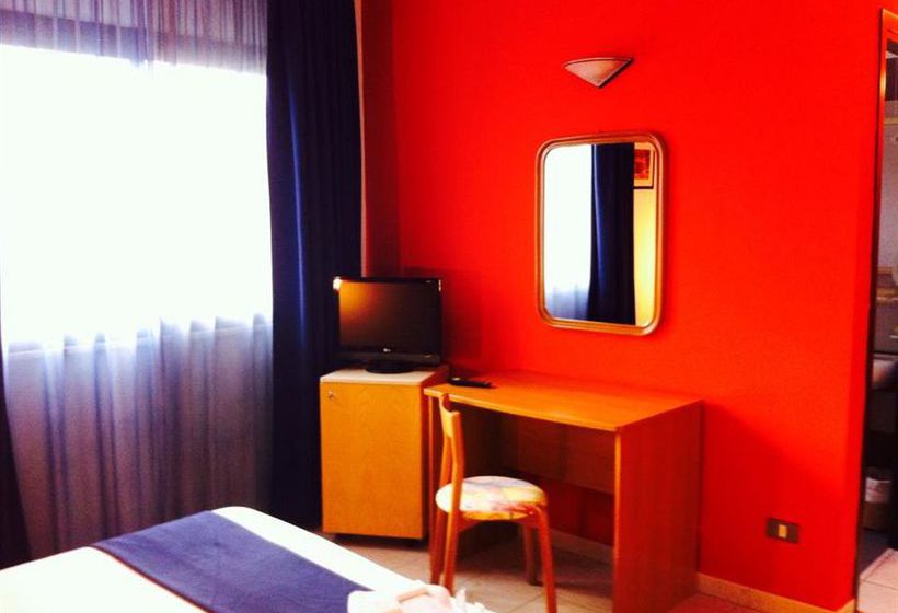 Отель Fly  Cagliari