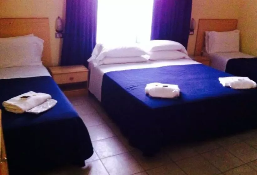 Отель Fly  Cagliari