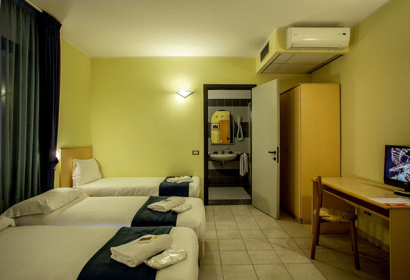 Отель Fly  Cagliari