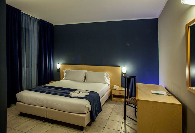 Отель Fly  Cagliari