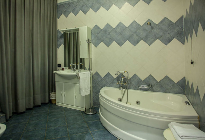 Отель Fly  Cagliari