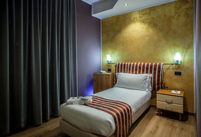 Отель Fly  Cagliari