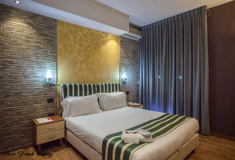 Отель Fly  Cagliari