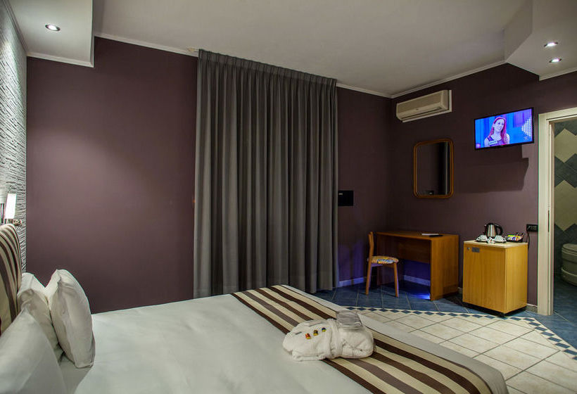 Отель Fly  Cagliari