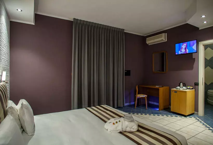 Отель Fly  Cagliari