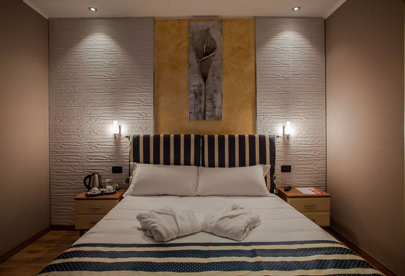 Отель Fly  Cagliari