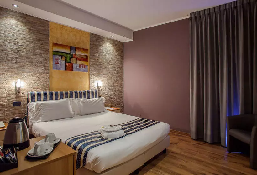 Отель Fly  Cagliari