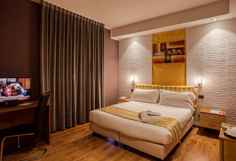 Отель Fly  Cagliari