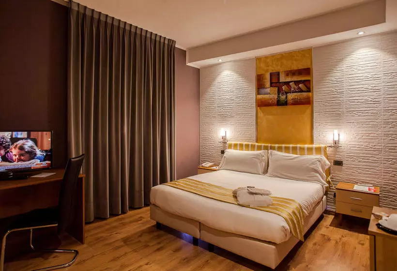 Отель Fly  Cagliari