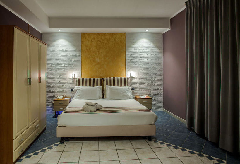 Отель Fly  Cagliari