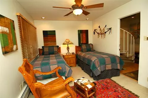 בית מלון כפרי Chateau Roaring Fork