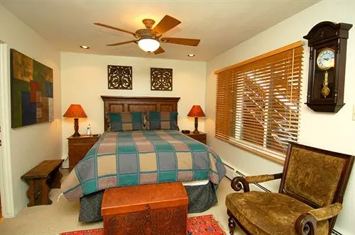 בית מלון כפרי Chateau Roaring Fork