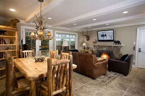 בית מלון כפרי Chateau Roaring Fork