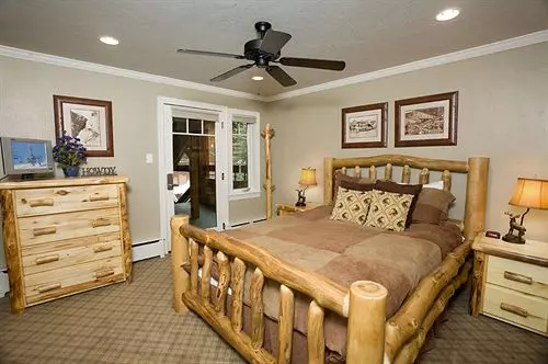 בית מלון כפרי Chateau Roaring Fork