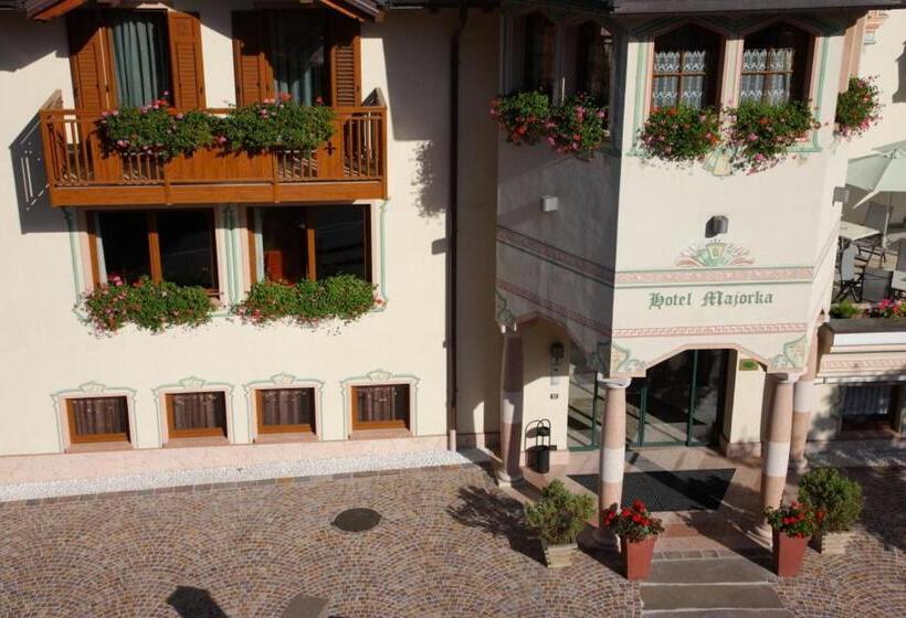 Отель Majorka