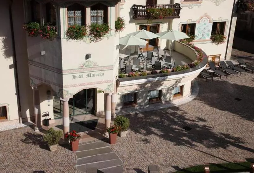 酒店 Majorka