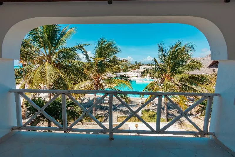 هتل Twiga Beach & Spa