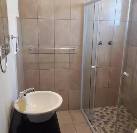 پانسیون Bisibee Guest House