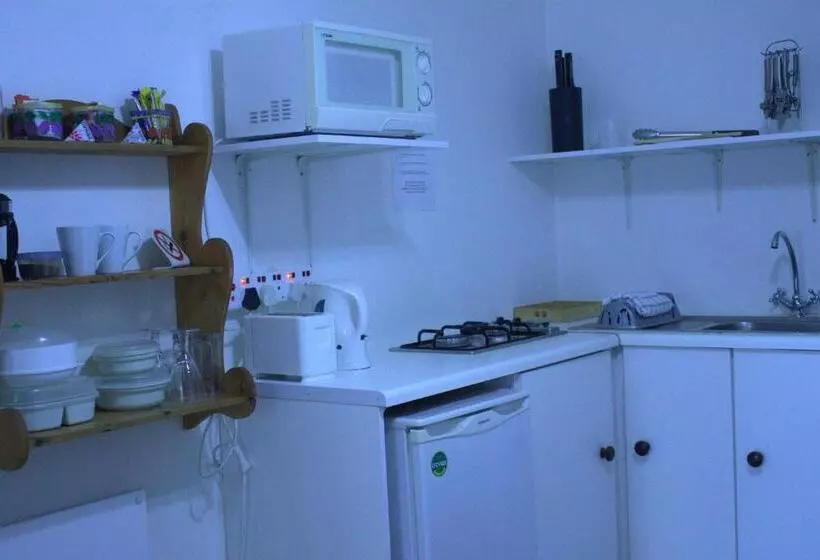 پانسیون Bisibee Guest House