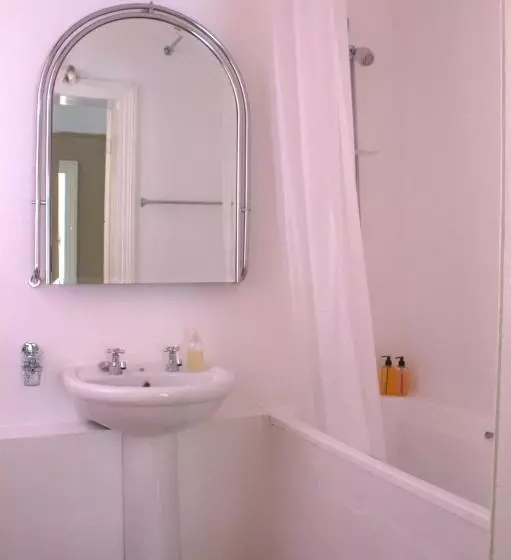 پانسیون Bisibee Guest House