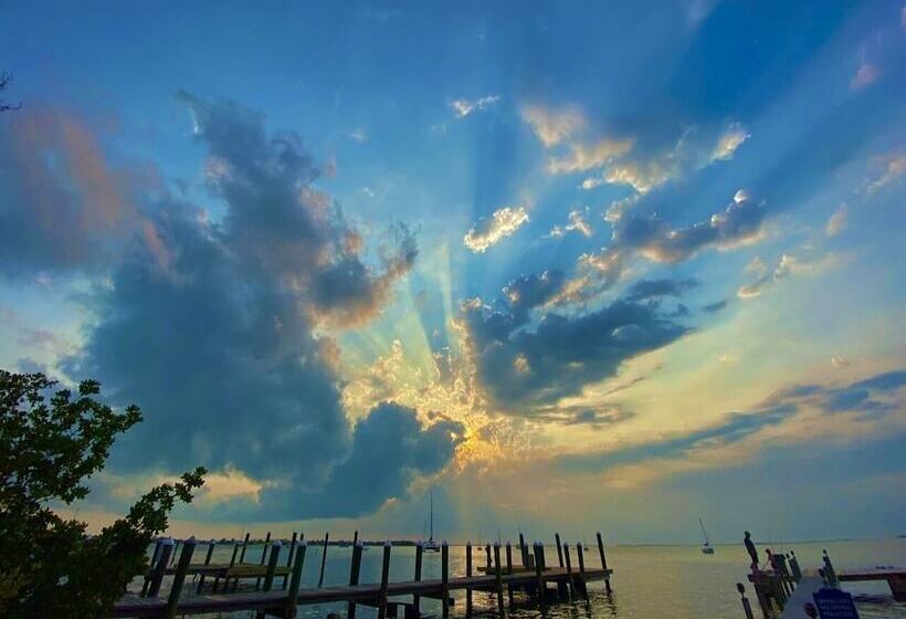 Sunset Cove Beach Resort