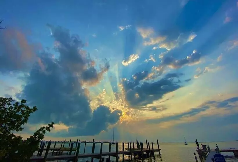 Sunset Cove Beach Resort