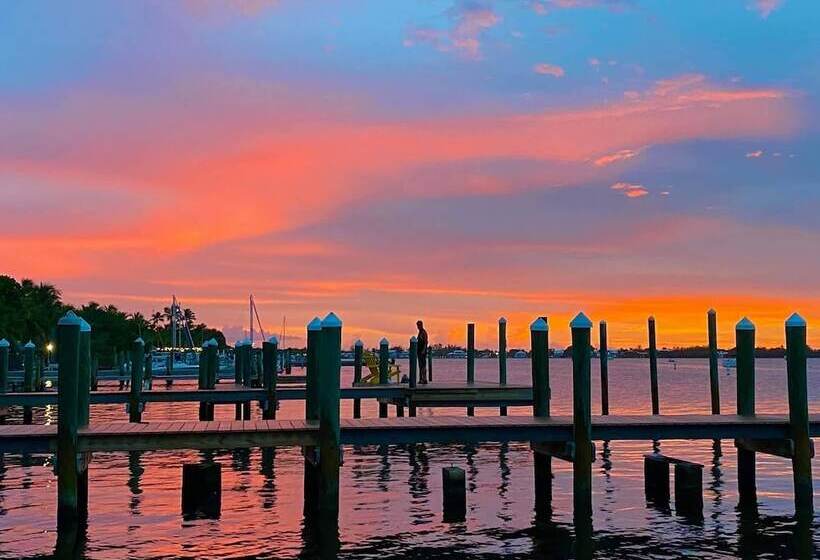 Sunset Cove Beach Resort