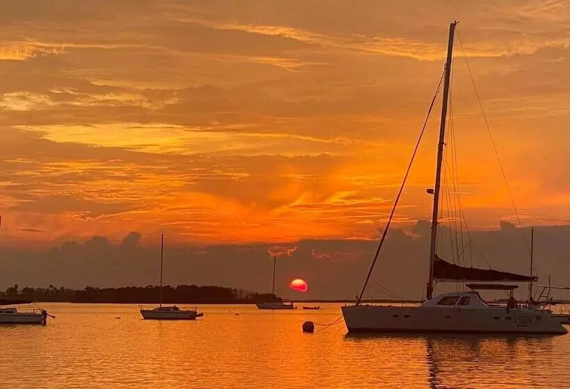 Sunset Cove Beach Resort