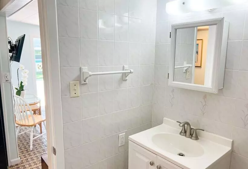 Sunset Cove Beach Resort