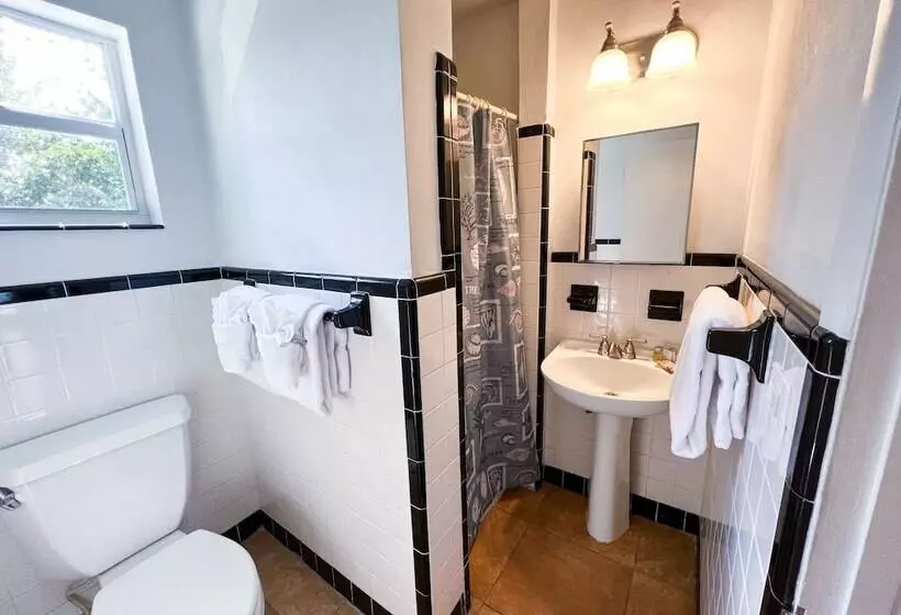 Sunset Cove Beach Resort