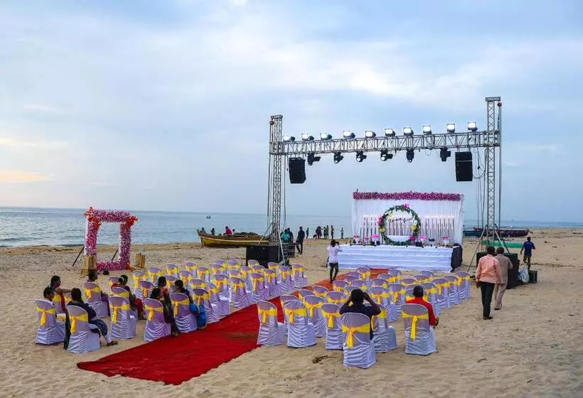 Hotelli Samant Beach Resort