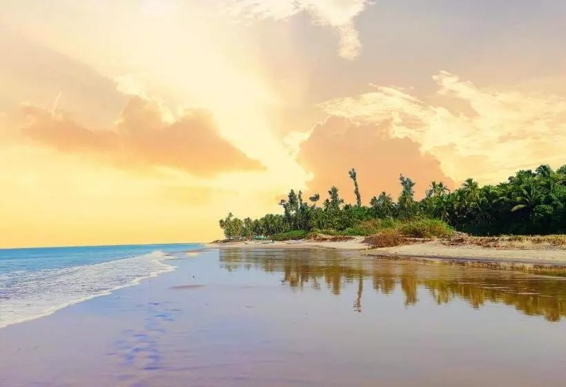 Hotelli Samant Beach Resort