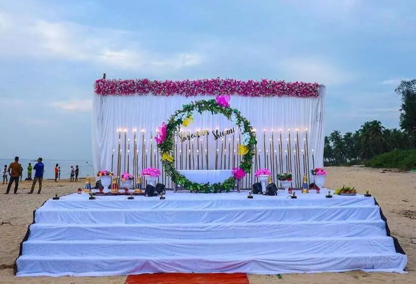 Hotelli Samant Beach Resort