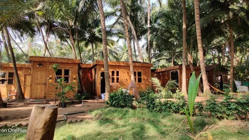 Hotelli Samant Beach Resort