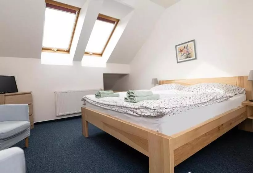 Majatalo Penzion Grado Davle