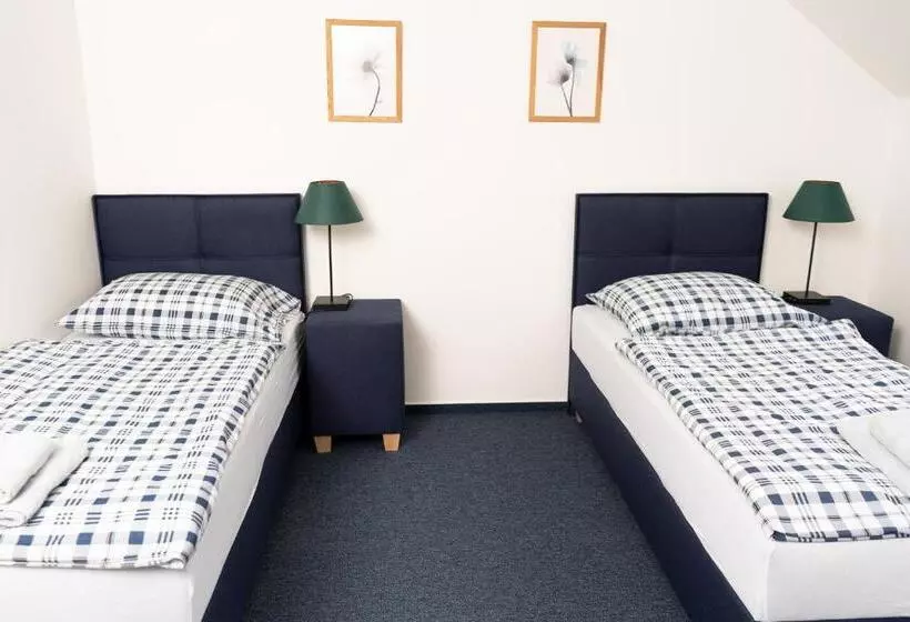 Majatalo Penzion Grado Davle