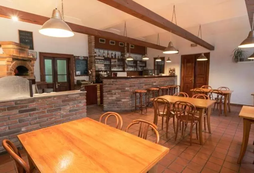 Majatalo Penzion Grado Davle