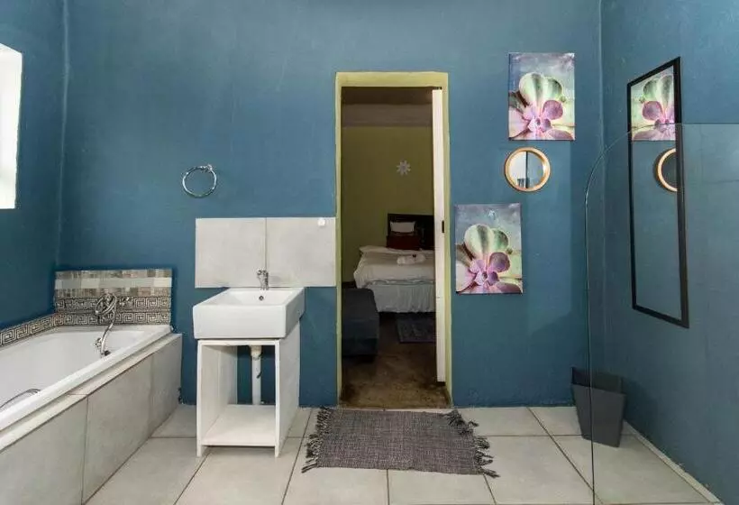 Majatalo Woodpeckers Guest House