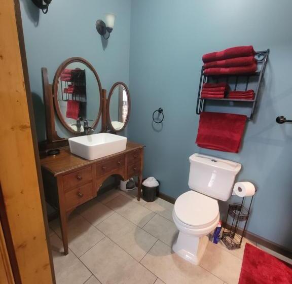 צימר The Colburn Schoolhouse Literature Suite