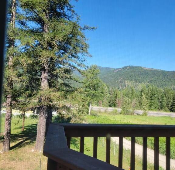 צימר The Colburn Schoolhouse Literature Suite