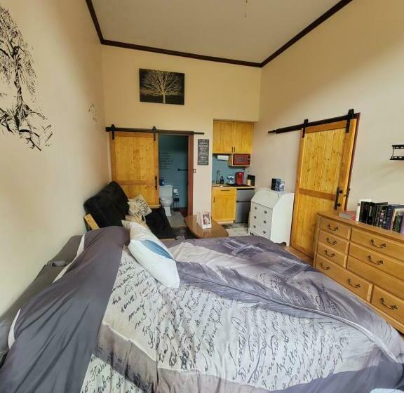 צימר The Colburn Schoolhouse Literature Suite