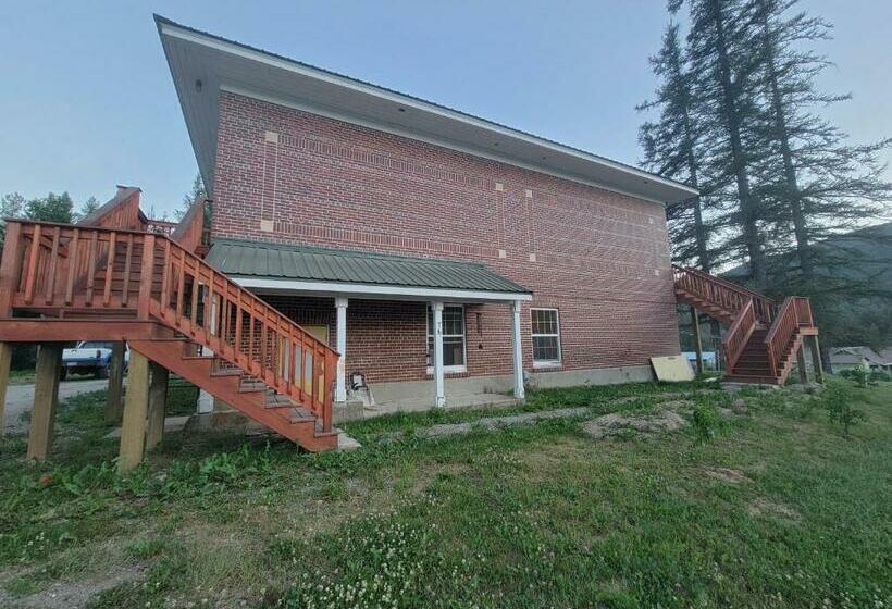 צימר The Colburn Schoolhouse Literature Suite