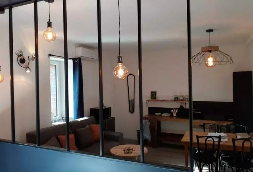 تختخواب و صبحانه Charmes En Ville Le Charme Poétique