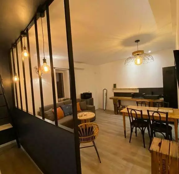 تختخواب و صبحانه Charmes En Ville Le Charme Poétique