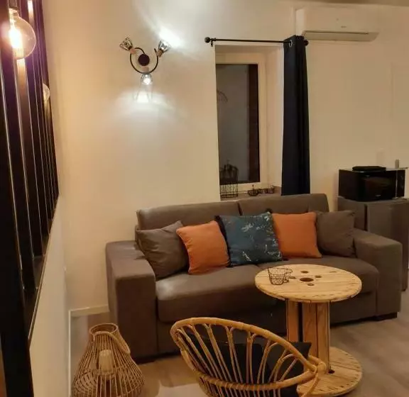 تختخواب و صبحانه Charmes En Ville Le Charme Poétique